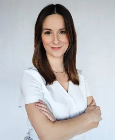 Depilacja laserowa Gdynia to skuteczny sposób na trwałe usunięcie niechcianego owłosienia. W gabinecie Luxis w Gdyni oferujemy profesjonalne zabiegi depilacji laserowej, które zapewniają gładką skórę na długi czas. Nasz zespół doświadczonych specjalistów korzysta z najnowocześniejszych technologii, aby zapewnić maksymalne efekty i komfort podczas zabiegu. Depilacja laserowa jest idealna dla osób, które chcą pozbyć się owłosienia z różnych partii ciała, takich jak nogi, pachy, bikini czy twarz. Dzięki precyzyjnemu działaniu lasera, zabieg jest szybki i bezpieczny, a efekty widoczne są już po kilku sesjach. Zarezerwuj wizytę w gabinecie Luxis i przekonaj się, jak depilacja laserowa może odmienić Twoje życie. Zapraszamy do naszego gabinetu w Gdyni, gdzie profesjonalizm i indywidualne podejście do klienta są naszymi priorytetami. Depilacja laserowa Gdynia - ciesz się gładką skórą każdego dnia.