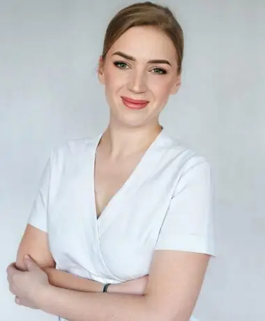 Podologia Gdynia to specjalistyczna dziedzina medycyny, która zajmuje się diagnozowaniem i leczeniem schorzeń stóp. W gabinecie Luxis w Gdyni oferujemy profesjonalne usługi podologiczne, które pomagają w rozwiązaniu problemów takich jak wrastające paznokcie, odciski, modzele czy grzybica stóp. Nasz zespół doświadczonych podologów stosuje najnowsze metody i technologie, aby zapewnić skuteczne i bezpieczne leczenie. Podologia to nie tylko leczenie, ale także profilaktyka, dlatego oferujemy również porady dotyczące pielęgnacji stóp oraz dobór odpowiednich wkładek ortopedycznych. Zarezerwuj wizytę w gabinecie Luxis i przekonaj się, jak nasze usługi podologiczne mogą poprawić komfort Twojego życia. Zapraszamy do naszego gabinetu w Gdyni, gdzie profesjonalizm i indywidualne podejście do klienta są naszymi priorytetami. Podologia Gdynia - zdrowe stopy to podstawa zdrowego życia!